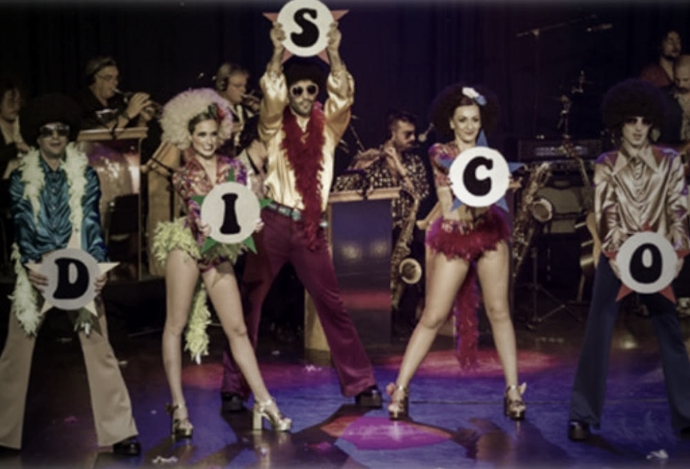 Espetáculo disco em palco